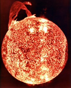Une des éruptions solaires les plus spectaculaires jamais enregistrées s